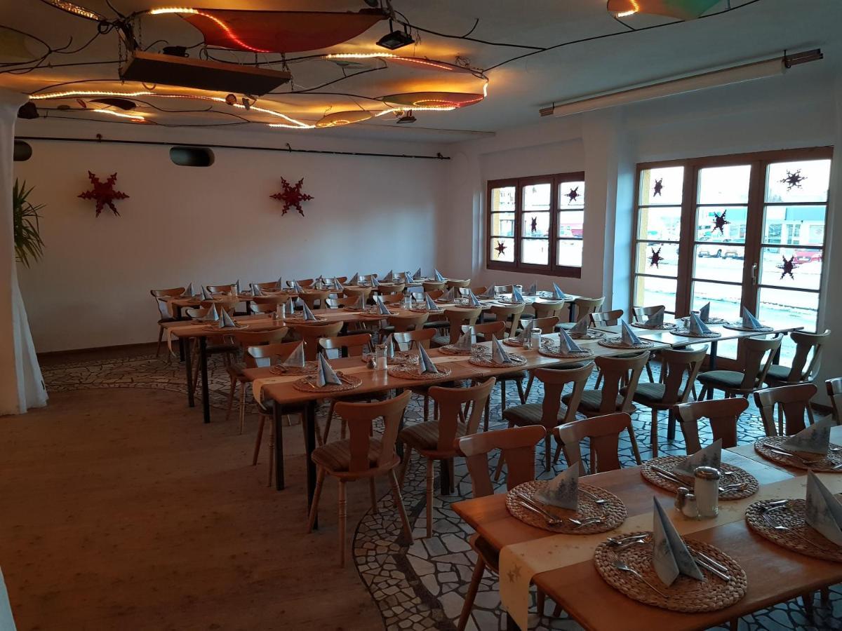 Hostel Schiff - *