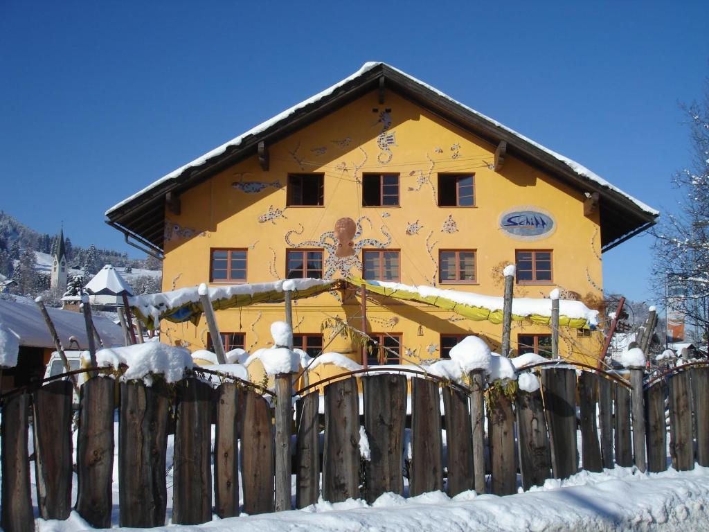 Hostel Schiff - *