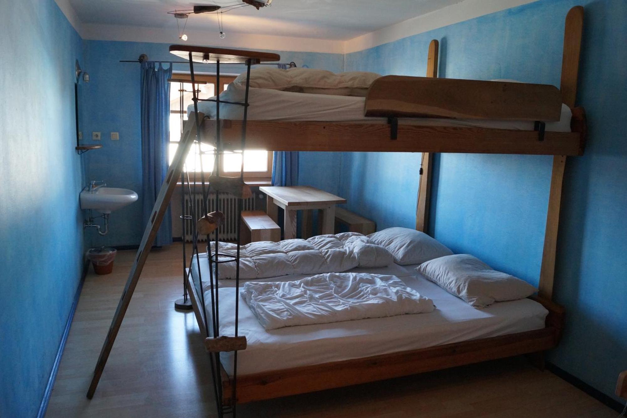 Schiff - Hostel Bihlerdorf